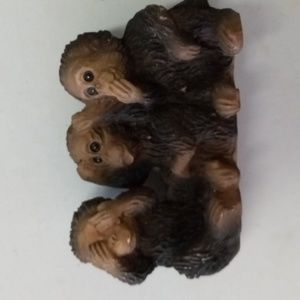 #14. Cute monkeys